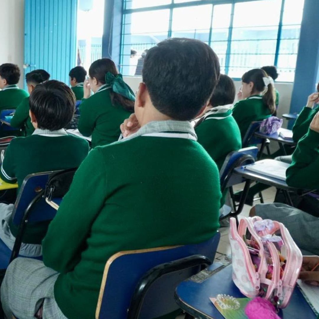 Advierten Sanciones a Escuelas de SLP que Incumplan restricción de Celulares